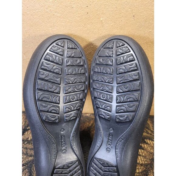 CROCS Womens Black Slingback Flats with Silver Rose Charm- Size 9 - Picture 9 of 10